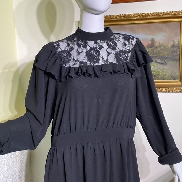 Retro Black Ruffle, Lace & Puffy Sleeves Maxi Dress - Picture 8 of 9